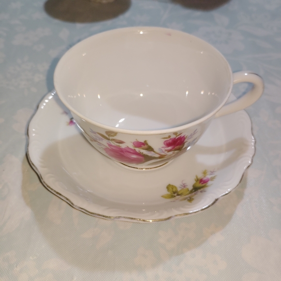 Rose Teacup and Saucer Set - Japan - Picture 3 of 14